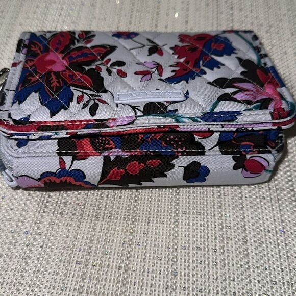 Vera Bradley RFID 3 in 1 Vineyard Floral Ultralight Quilted Cotton Crossbody Bag - Picture 17 of 17